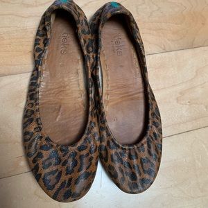 Tieks leopard print flat shoes size 8